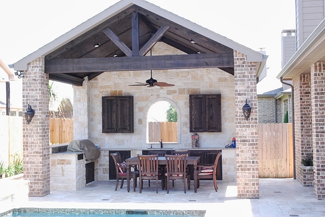 Outdoor Kitchen